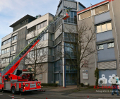 Brand in Gerlinger Wohn- und Geschäftshaus beschäftigt Feuerwehr über Stunden
