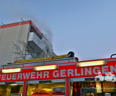 Brand in Gerlinger Wohn- und Geschäftshaus beschäftigt Feuerwehr über Stunden