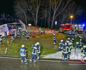 Schwerer Verkehrsunfall mit Linienbus - 1 Toter, 2 Schwerverletzte