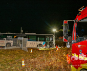 Schwerer Verkehrsunfall mit Linienbus - 1 Toter, 2 Schwerverletzte