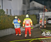 ***INFOUPDATE PRESSEMITTEILUNG*** Gebäudebrand in Leonberg-Höfingen führt zu Großeinsatz von Feuerwehr Rettungsdienst.