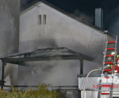 ***INFOUPDATE PRESSEMITTEILUNG*** Gebäudebrand in Leonberg-Höfingen führt zu Großeinsatz von Feuerwehr Rettungsdienst.