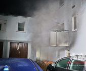 ***INFOUPDATE PRESSEMITTEILUNG*** Gebäudebrand in Leonberg-Höfingen führt zu Großeinsatz von Feuerwehr Rettungsdienst.