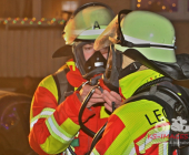 ***INFOUPDATE PRESSEMITTEILUNG*** Gebäudebrand in Leonberg-Höfingen führt zu Großeinsatz von Feuerwehr und Rettungsdienst.