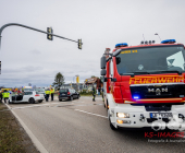 Vier Verletzte zwei schwer bei einem Kreuzungsunfall  nach Rotlichtverstoß. Feuerwehr sowie Rettungshubschrauber im Einsatz