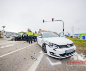 Vier Verletzte zwei schwer bei einem Kreuzungsunfall  nach Rotlichtverstoß. Feuerwehr sowie Rettungshubschrauber im Einsatz