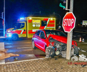 Ampel ausgefallen 27-Jährige missachtet Stoppschild und kracht in Linienbus