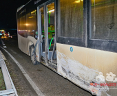 Ampel ausgefallen 27-Jährige missachtet Stoppschild und kracht in Linienbus