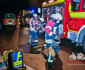 Unter Alkohol gegen den Baum geprallt. Feuerwehr muss Frau aus dem Auto schneiden