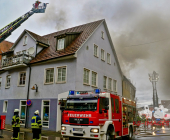 Großalarm im Landkreis Ludwigsburg. Dachstuhl eins historischen Hauses in Vaihingen-Enzweihingen steht in Brand