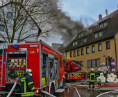 Großalarm im Landkreis Ludwigsburg. Dachstuhl eins historischen Hauses in Vaihingen-Enzweihingen steht in Brand