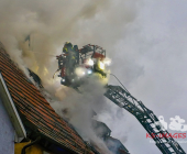 Großalarm im Landkreis Ludwigsburg. Dachstuhl eins historischen Hauses in Vaihingen-Enzweihingen steht in Brand