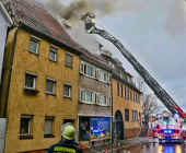 Großalarm im Landkreis Ludwigsburg. Dachstuhl eins historischen Hauses in Vaihingen-Enzweihingen steht in Brand