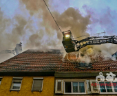 Großalarm im Landkreis Ludwigsburg. Dachstuhl eins historischen Hauses in Vaihingen-Enzweihingen steht in Brand