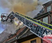 Großalarm im Landkreis Ludwigsburg. Dachstuhl eins historischen Hauses in Vaihingen-Enzweihingen steht in Brand