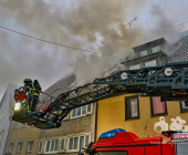 Großalarm im Landkreis Ludwigsburg. Dachstuhl eins historischen Hauses in Vaihingen-Enzweihingen steht in Brand