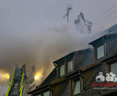 Großalarm im Landkreis Ludwigsburg. Dachstuhl eins historischen Hauses in Vaihingen-Enzweihingen steht in Brand