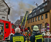 Großalarm im Landkreis Ludwigsburg. Dachstuhl eins historischen Hauses in Vaihingen-Enzweihingen steht in Brand