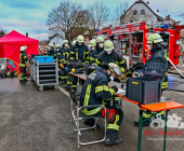 Großalarm im Landkreis Ludwigsburg. Dachstuhl eins historischen Hauses in Vaihingen-Enzweihingen steht in Brand