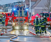 Großalarm im Landkreis Ludwigsburg. Dachstuhl eins historischen Hauses in Vaihingen-Enzweihingen steht in Brand