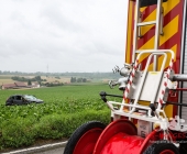 Von der Fahrbahn auf regennasser Fahrbahn abgekommen.