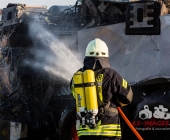 Strohballenpresse fängt Feuer - Brennt völlig aus - Fahrer wollte noch löschen