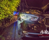 Brand eines Unterstandes greift auf PKW über