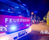 Brand eines Unterstandes greift auf PKW über