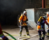 Metallspäne und Schleifspäne fangen Feuer - dicke schwarze Rauchsäule über Backnanger Metallverwerter