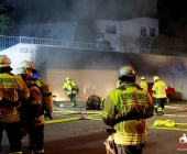 20140301_tiefgaragenbrand-in-bietigheim-personen-werden-evakuiert-alte-leute-von-feuerwehr-getragen-359
