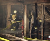 20140301_tiefgaragenbrand-in-bietigheim-personen-werden-evakuiert-alte-leute-von-feuerwehr-getragen-372