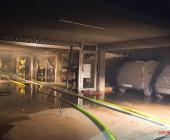 20140301_tiefgaragenbrand-in-bietigheim-personen-werden-evakuiert-alte-leute-von-feuerwehr-getragen-375