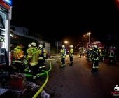 20140301_tiefgaragenbrand-in-bietigheim-personen-werden-evakuiert-alte-leute-von-feuerwehr-getragen-378