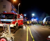 20140301_tiefgaragenbrand-in-bietigheim-personen-werden-evakuiert-alte-leute-von-feuerwehr-getragen-390