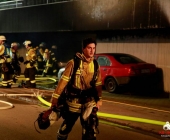 20140301_tiefgaragenbrand-in-bietigheim-personen-werden-evakuiert-alte-leute-von-feuerwehr-getragen-396