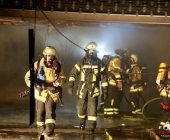 20140301_tiefgaragenbrand-in-bietigheim-personen-werden-evakuiert-alte-leute-von-feuerwehr-getragen-425