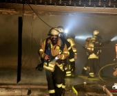 20140301_tiefgaragenbrand-in-bietigheim-personen-werden-evakuiert-alte-leute-von-feuerwehr-getragen-429