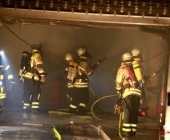 20140301_tiefgaragenbrand-in-bietigheim-personen-werden-evakuiert-alte-leute-von-feuerwehr-getragen-435