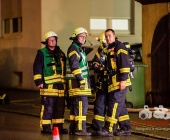 11 Verletzte bei Matrazenbrand in einem Kinderzimmer - Vater bei Löschversuche schwer verletzt