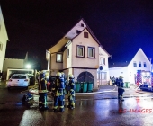 11 Verletzte bei Matrazenbrand in einem Kinderzimmer - Vater bei Löschversuche schwer verletzt