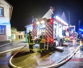 11 Verletzte bei Matrazenbrand in einem Kinderzimmer - Vater bei Löschversuche schwer verletzt