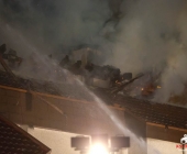 20140423_Dachstuhl brennt Lichterloh - Großaufgebot an Rettungskräften-0429