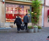 20140422_Ueberfall auf Schmuckgeschaeft - Taeter bewaffnet mit Pistole und Messer fluechtig - grosse Suchaktion-0329