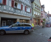 20140422_Ueberfall auf Schmuckgeschaeft - Taeter bewaffnet mit Pistole und Messer fluechtig - grosse Suchaktion-0333