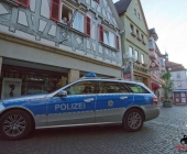 20140422_Ueberfall auf Schmuckgeschaeft - Taeter bewaffnet mit Pistole und Messer fluechtig - grosse Suchaktion-0334