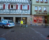 20140422_Ueberfall auf Schmuckgeschaeft - Taeter bewaffnet mit Pistole und Messer fluechtig - grosse Suchaktion-0341