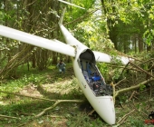 Segelflieger stÃ¼rzt im Waldgebiet ab - Familienvater schwer verletzt