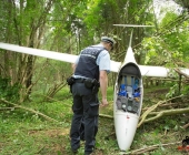 Segelflieger stÃ¼rzt im Waldgebiet ab - Familienvater schwer verletzt