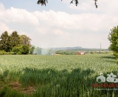 Brandstifter schlägt am helligten Tag zu - Nachbarn in Angst - In Ossweiler Gartensiedlung brennt ein Gartenhaus ab