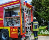 Brandstifter schlägt am helligten Tag zu - Nachbarn in Angst - In Ossweiler Gartensiedlung brennt ein Gartenhaus ab